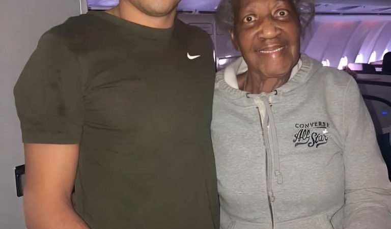Young Plane Passenger Gives Up His First-Class Seat On A Plane To Help An 88-Year-Old Woman Live Her Dream Young Plane Passenger Gives Up His First-Class Seat On A Plane To Help An 88-Year-Old Woman Live Her Dream