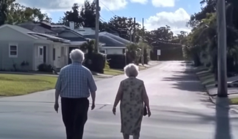 After Their Son’s Death, This Elderly Couple Stopped Cooking & Spent 20 Years Sharing Meals with Neighbors — Until One Neighbor’s Rejection Broke Their Hearts After Their Son’s Death, This Elderly Couple Stopped Cooking & Spent 20 Years Sharing Meals with Neighbors — Until One Neighbor’s Rejection Broke Their Hearts